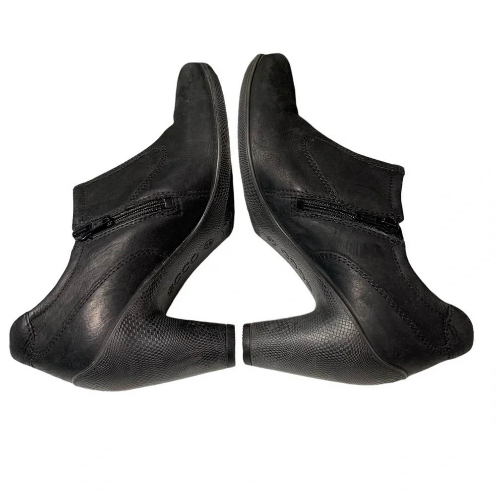 Ecco Womens Chunky Heel dress shoes size (7-7.5) 38 black